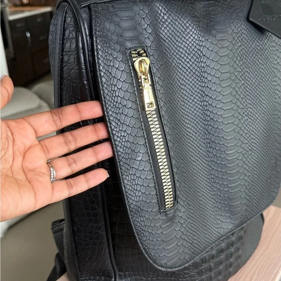 Luxurious Black Crocodile-Embossed Men's Duffel Bag Set - Picture 15 of 15